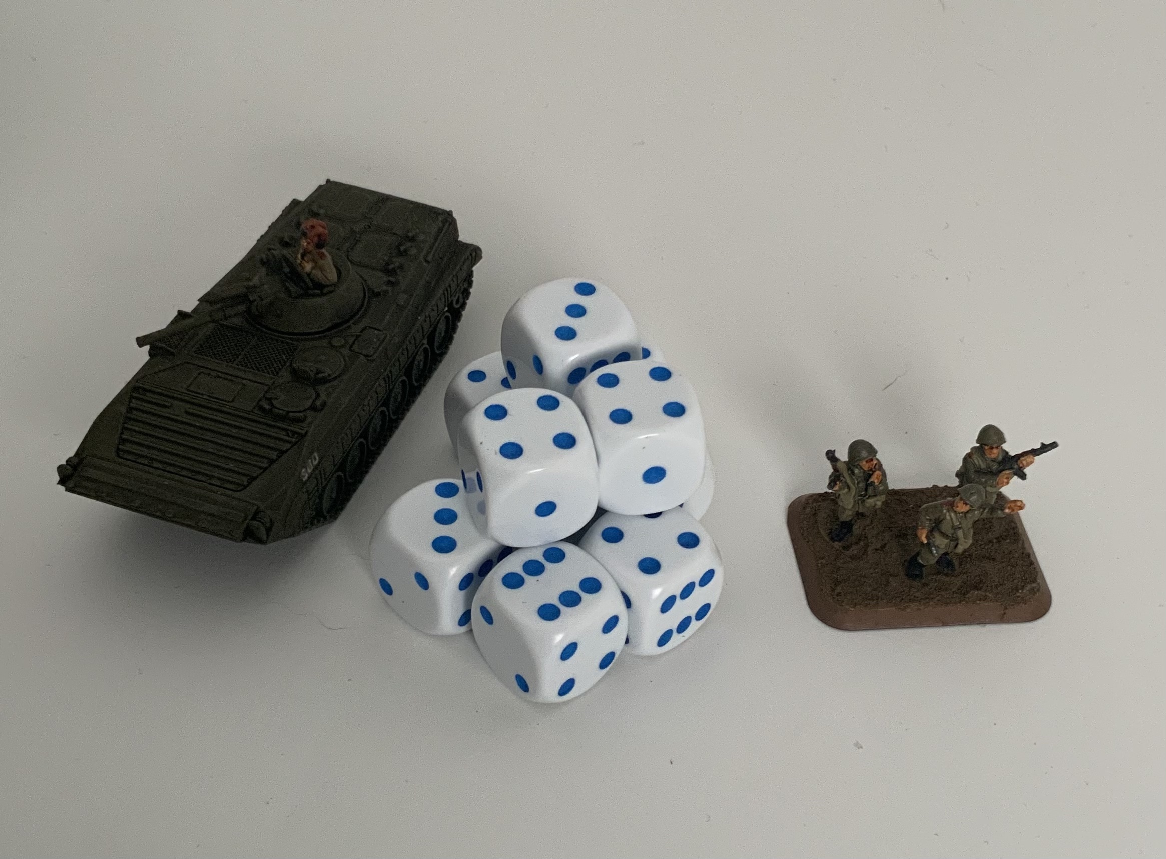 10 x D6 Spot Dice 14mm Opaque White Blue Spot - d6spot14whitebs