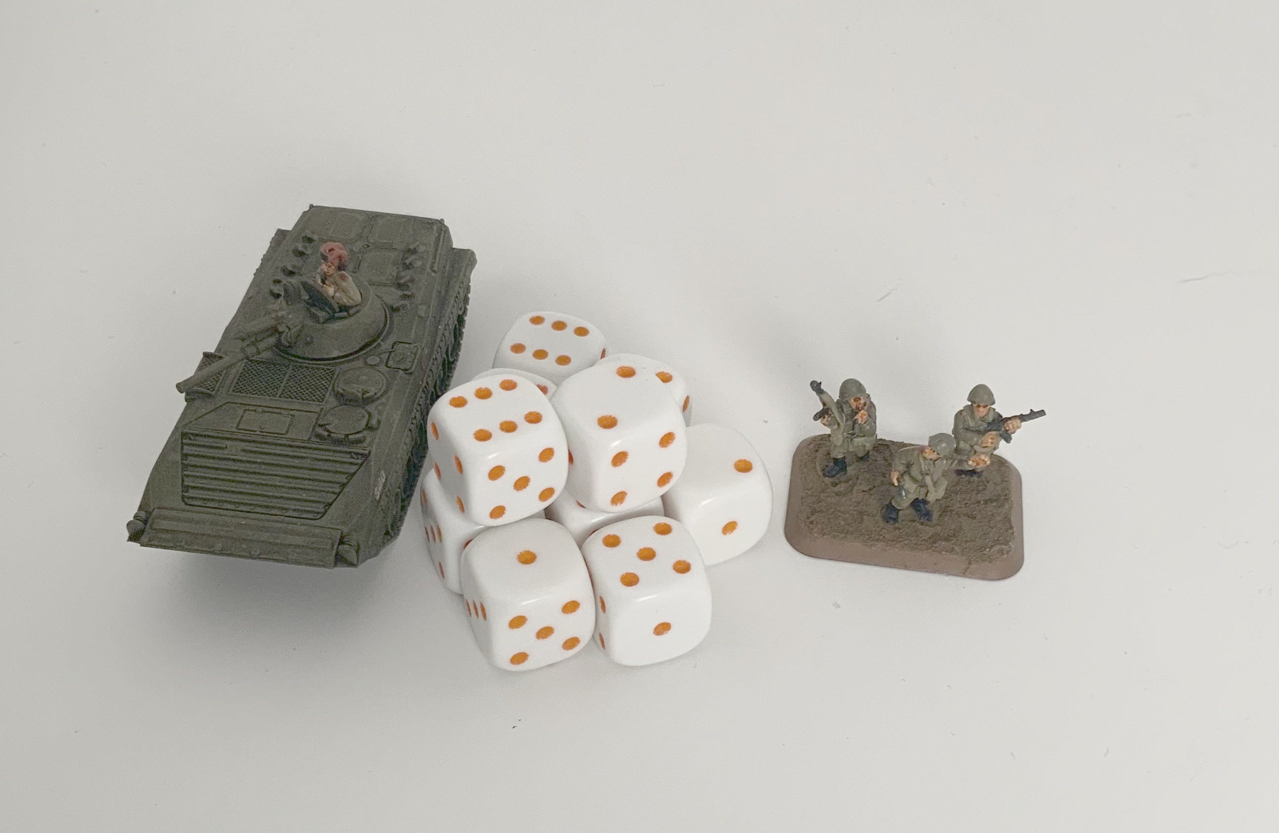 10 x D6 Spot Dice 14mm Opaque White Orange Spot - d6spot14whiteos